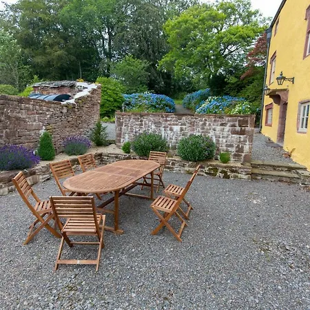 Huge Ensuite In Private Wing Of Historic Country House Near Sellafield *