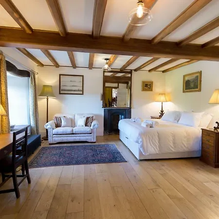 Huge Ensuite In Private Wing Of Historic Country House Near Sellafield *