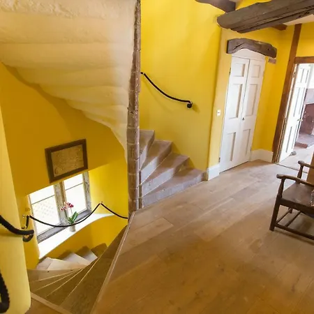 Huge Ensuite In Private Wing Of Historic Country House Near Sellafield Gasthof