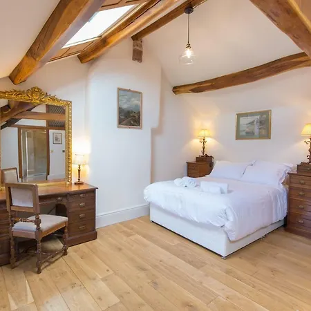 Gasthof Huge Ensuite In Private Wing Of Historic Country House Near Sellafield