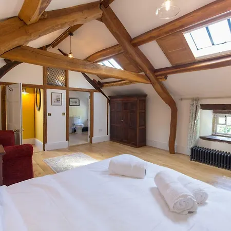 Huge Ensuite In Private Wing Of Historic Country House Near Sellafield Egremont (Cumbria)
