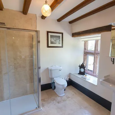 Huge Ensuite In Private Wing Of Historic Country House Near Sellafield Affittacamere