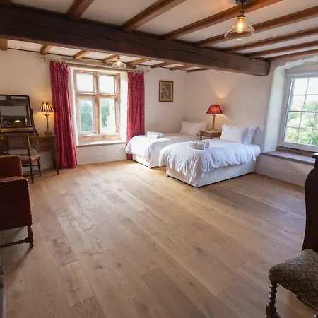 Huge Ensuite In Private Wing Of Historic Country House Near Sellafield *